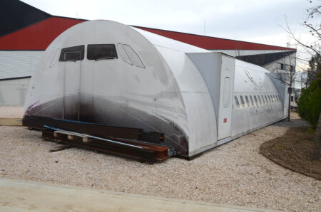 El Aula Avión antes de ser cubierta por uno de los nuevos hangares.