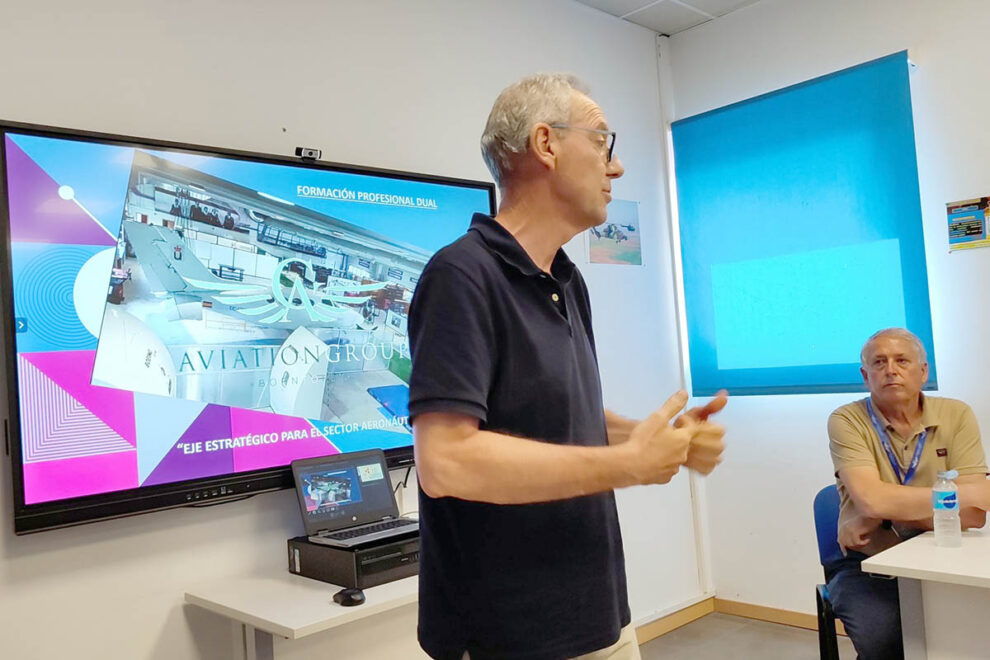 Francisco Sedano y Francisco Castaño. durante la presentación de Aviation Group en Sevilla.