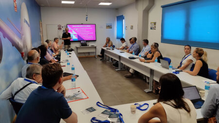 Reunión de Aviation Group con empresas españolas para explicarles su oferta.