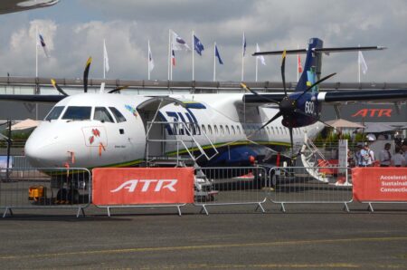 ATR 72 de Azul expuesto en Le Bourget.