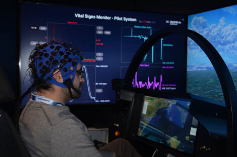 Simulador de Indra para el control biométrico del piloto.