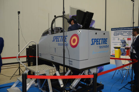 Simulador de Tecnobit, grupo Oesía usando realidad virtual.