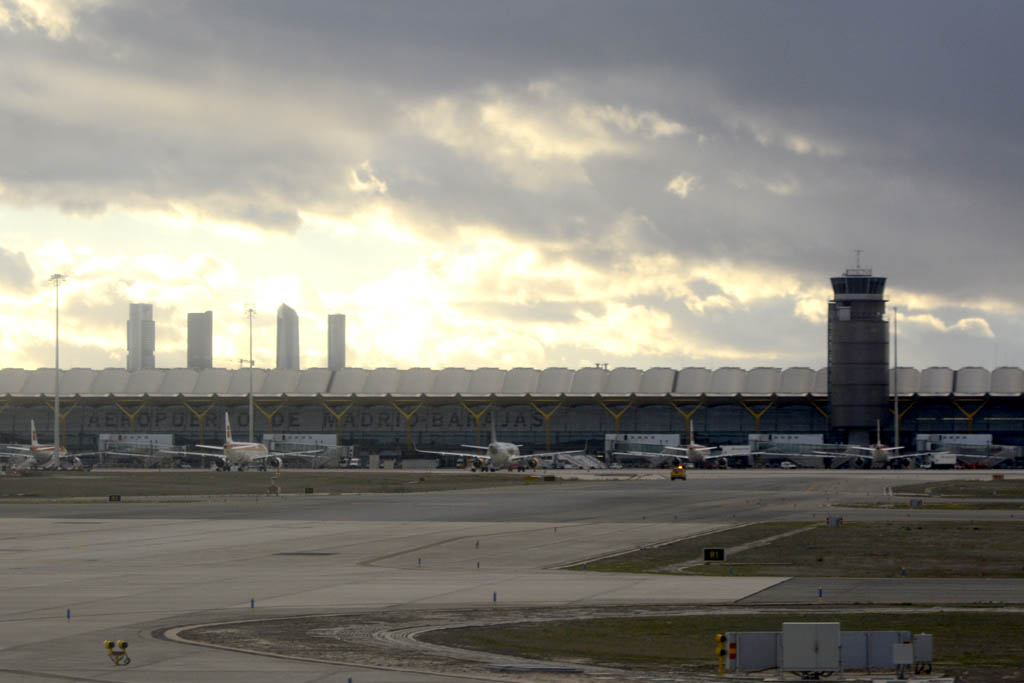El aeropuerto de Madrid Barajas frena su caída en enero, con incremento del tráfico internacional