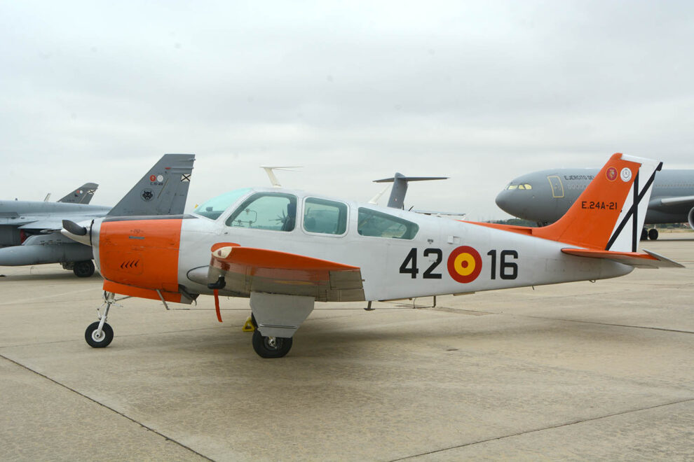 Beech F-33 Bonanza del Ejército del Aire y del Espacio español.