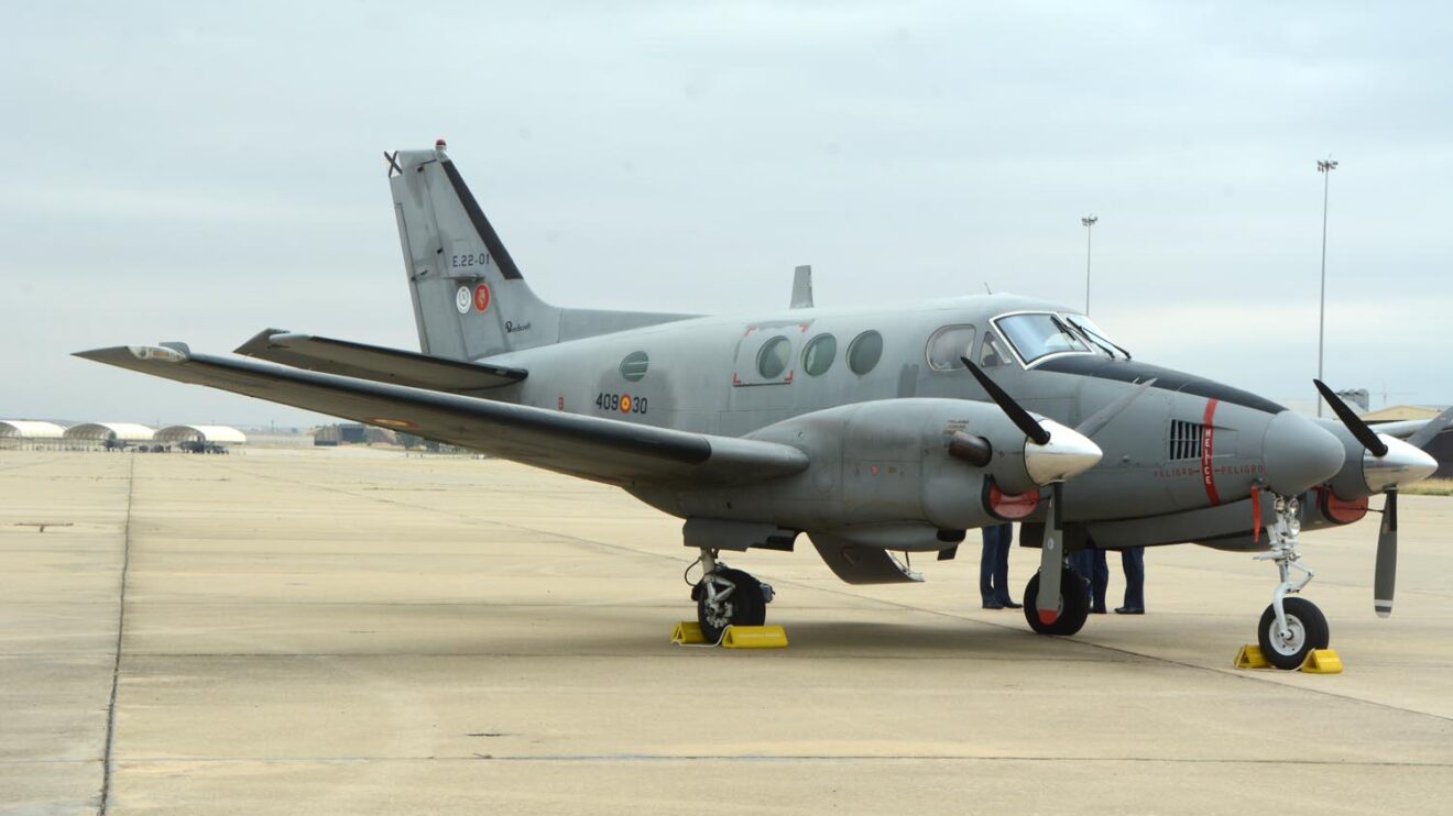 Beechcraft C90