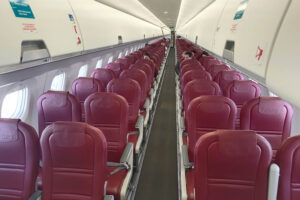 Cabina de pasaje de los Embraer E195-E2 de Binter Canarias.