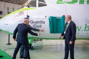Ceremonia de bautismo del ATR 72 de Binter Canarias con el nombre de la Guardia Civil.