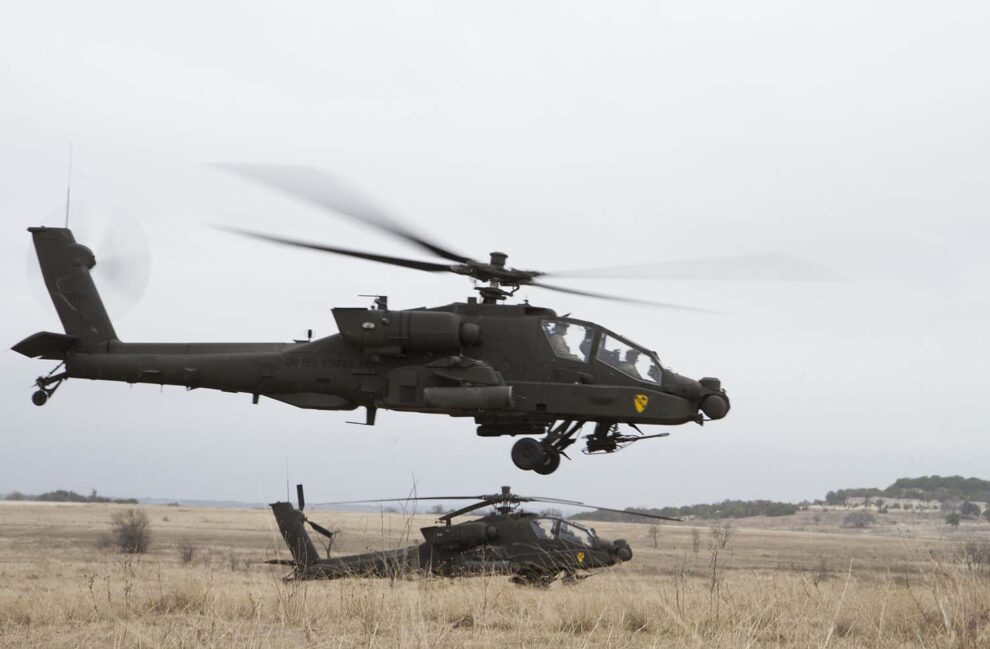 Helicópteros Boeing AH-64E del Ejército de Estados Unidos.