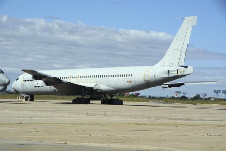 Uno de los Boeing 707 "abandonados" en Getafe, teóricamente a la espera de ser llevado al museo del Aire.