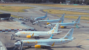 Àviones de Flybondi en el aeropuerto Aeroparque de Buenos Aires.
