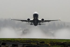 El primer Boeing 737 MAX 8 despegando en uno de sus vuelos de prueba.