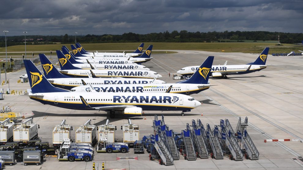 Aviones de Ryanair a la epsera de que vuelvan los viajes aéreos.