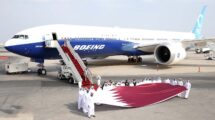 Tras su participación en el Salón de Dubai, Boeing ha llevado al B-777-9 a Doha para presentarlo a su cliente lanzador.