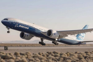 Las pruebas del Boeing 777X van bien, pero la certificación se ha vuelto a retrasar, ahora a 2027.