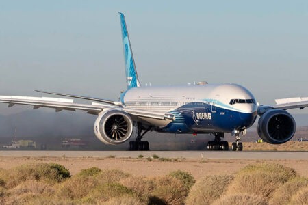 El Boeing 777-9 frenando desde 190 nudos a cero solo con  los frenos de las ruedas y los aerofrenos.