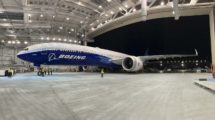 El prototipo del Boeing 777-9, cuyo primer vuelo sigue retrasándose.