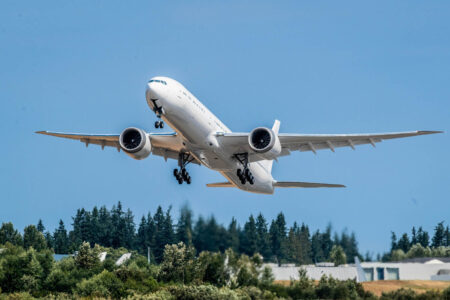 Despegue de Paine Field del quinto Boeing 777-9 en volar.