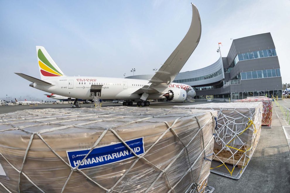 Boeing y Ethiopian aprovecharon el vuelo de entrega de este B-787-9 el 2 de octubre para transportar 9.000 kg de ayuda humanitaria a Etiopía.