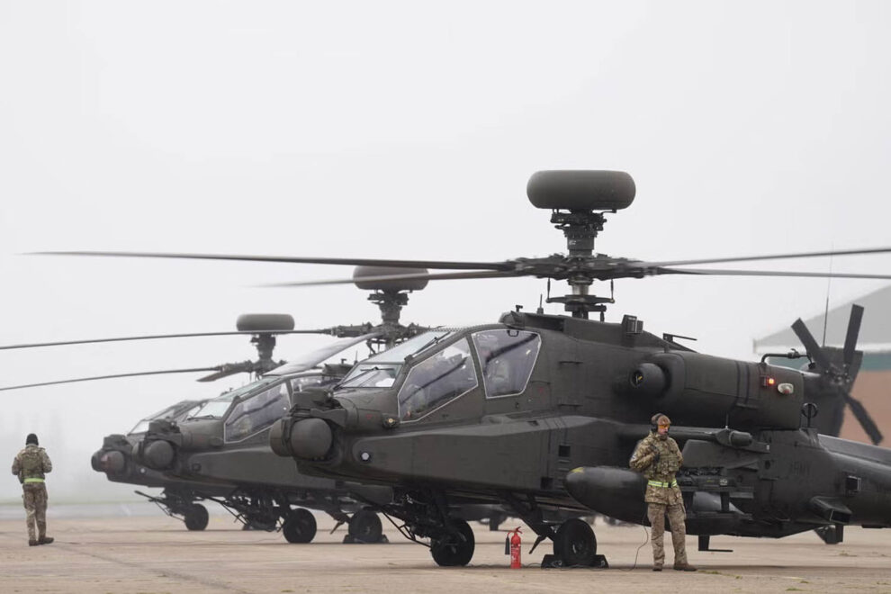 Los Boeing AH-64E británcios contarán con drones de apoyo.