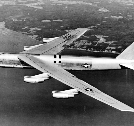 El prototipo del Boeing B-52 voló por primera vez el 15 de abril de 1952. Ahora la USAF vuelve a buscarle, para dentro de 20 o más años, un sustituto.