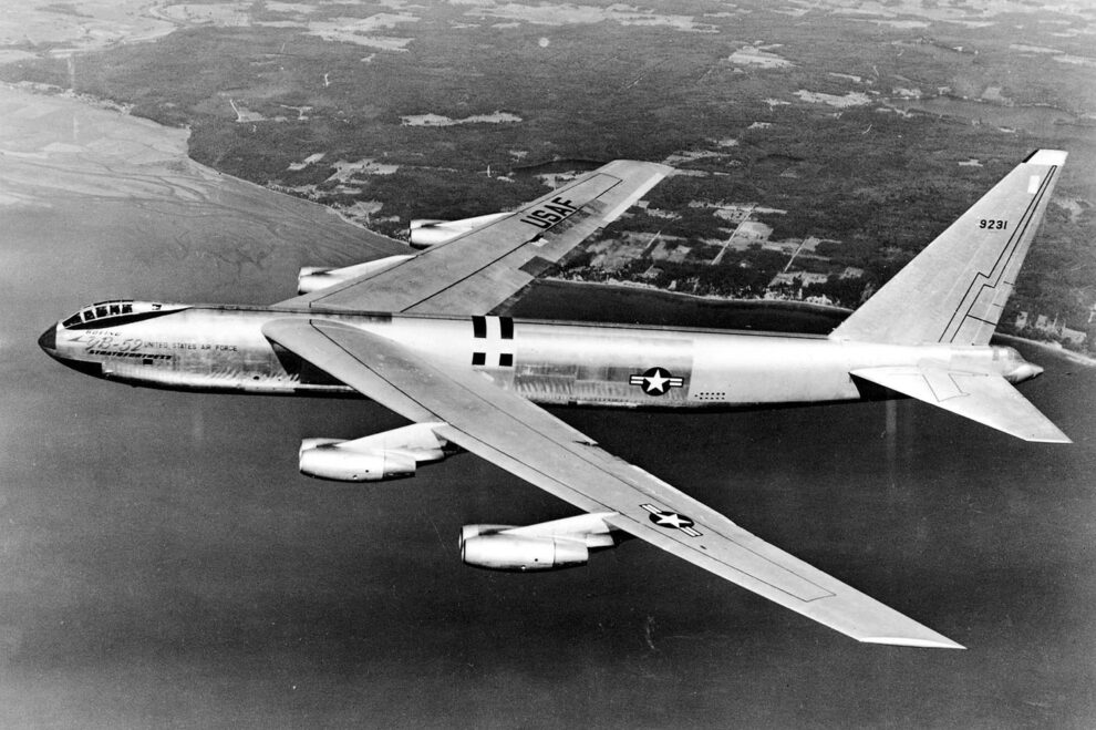 El prototipo del Boeing B-52 voló por primera vez el 15 de abril de 1952. Ahora la USAF vuelve a buscarle, para dentro de 20 o más años, un sustituto.