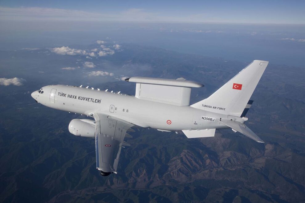 Boeing E-7A con emblermas de la Fuerza Aérea de Turquía.
