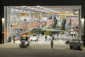 Cadena de montaje del Boeing F-15 en Saint Louis.