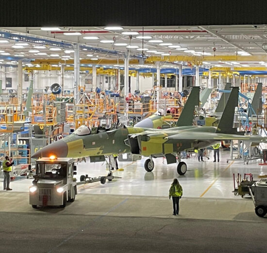 Cadena de montaje del Boeing F-15 en Saint Louis.