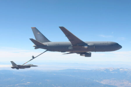 Boeing ha encontrado grietas en al menos dos KC-46A a punto de ser entregados a la USAF.