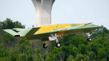 Despegue del Boeing MQ-25A en su segundo vuelo.