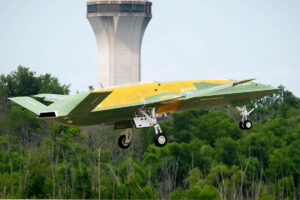 Despegue del Boeing MQ-25A en su segundo vuelo.