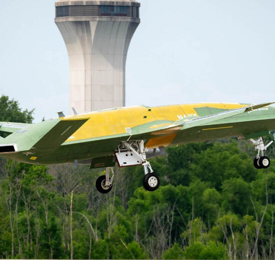 Despegue del Boeing MQ-25A en su segundo vuelo.