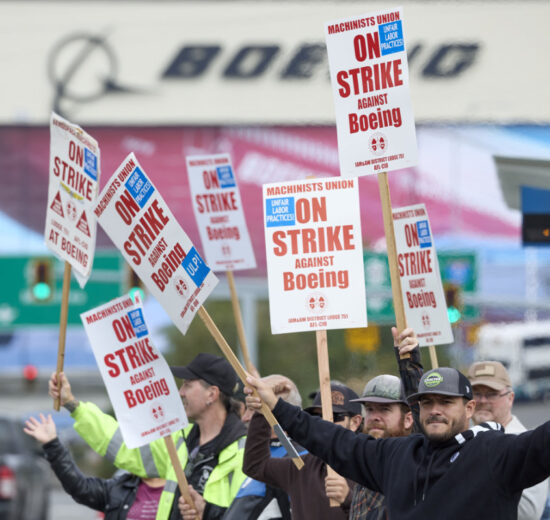 Los trabajadores de Boeing aceptan el acuerdo con la empresa y no habrá huelga.
