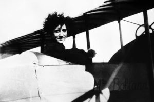 Adrienne Bolland, la primera mujer en cruzar en vuelo los Andes.