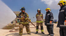 Bomberos qataríes entrenándose.