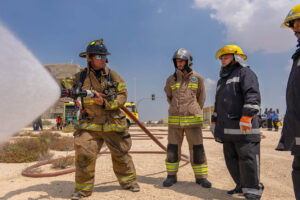 Bomberos qataríes entrenándose.