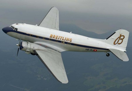 El DC-3 de Breitling fue construido en 1940 y entregado a American Airlines. Fue incautado por el Ejército estadounidense en 1942 y devuelto en 1944. Tras esto pasó por diversas aerolíneas hasta ser comprado y restaurado por un grupo de entusiastas.