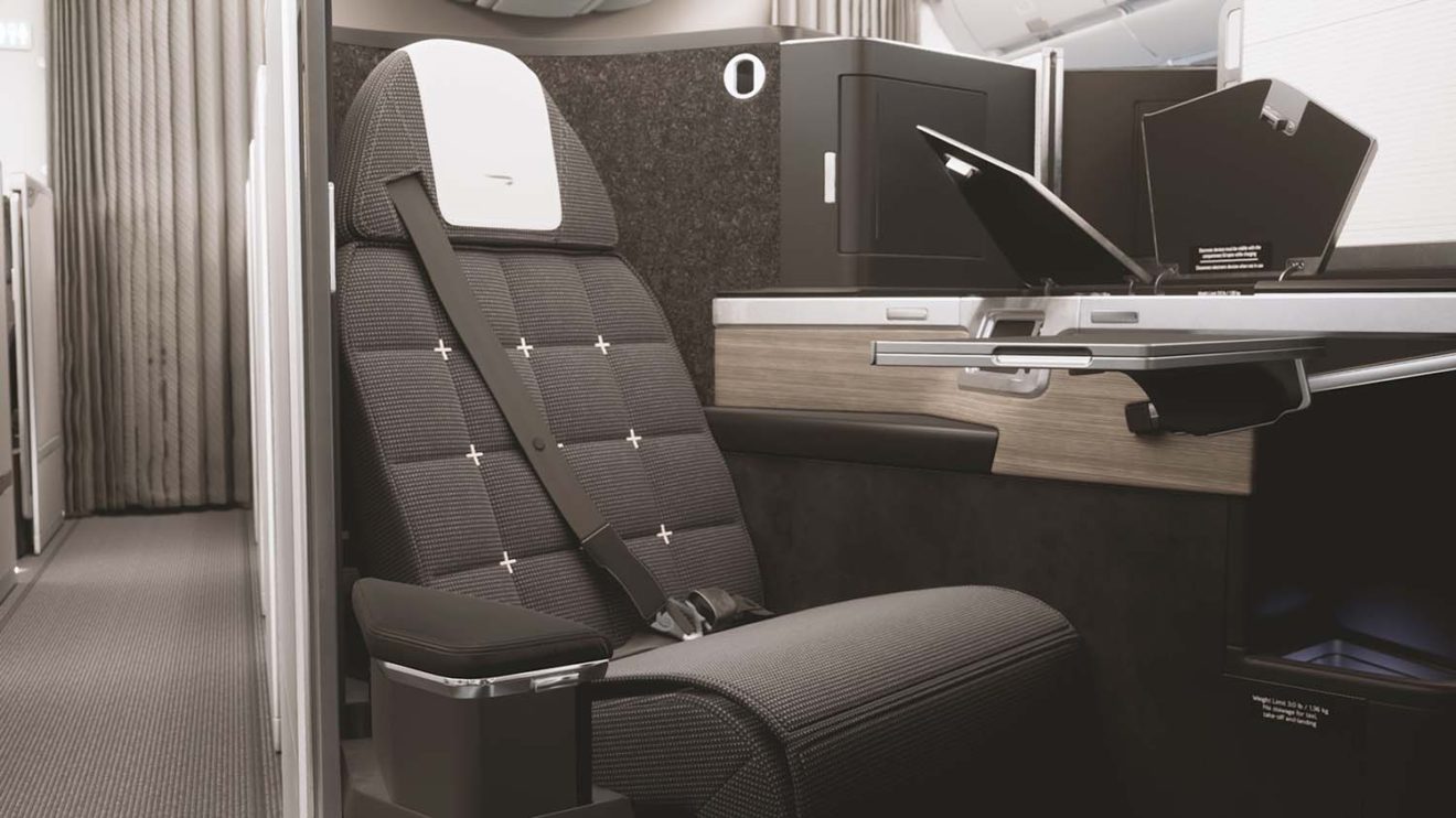 La nueva suite de clase business de British Airways incorpora más espacio para guardar objetos personales, todos los asientos miran hacia el frente, y cuentan con un cinturón de seguridad de tres puntos.