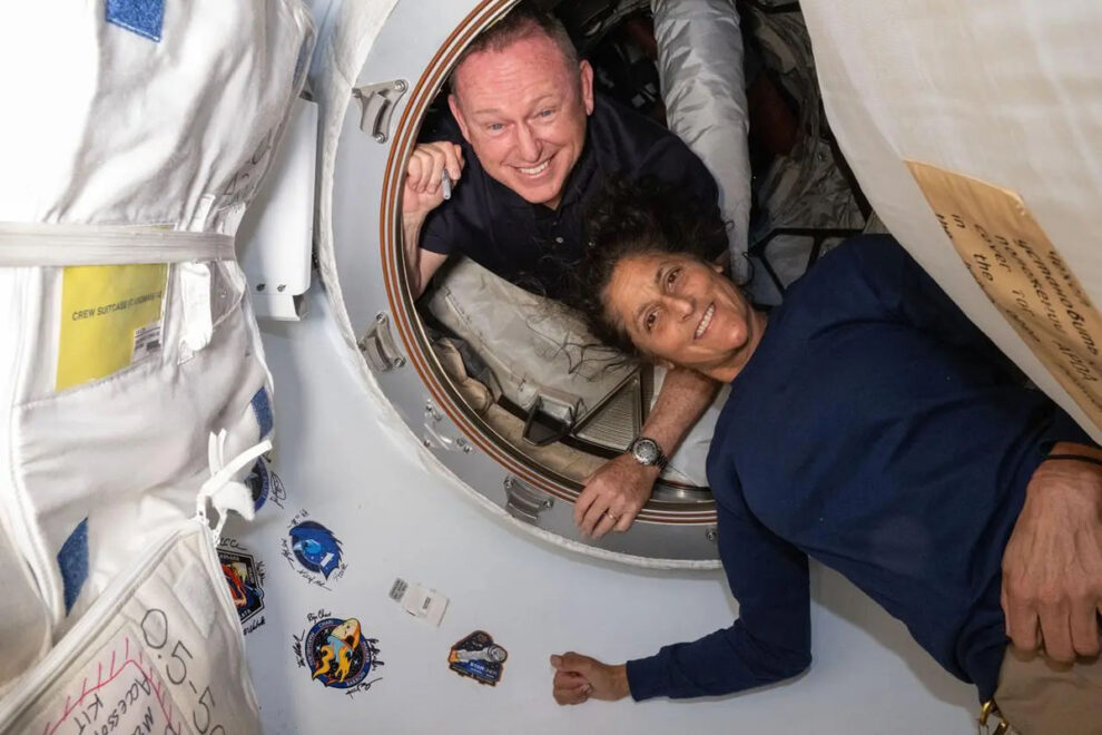 Butch Wilmore y Suni Williamsm a bordo de la ISS.