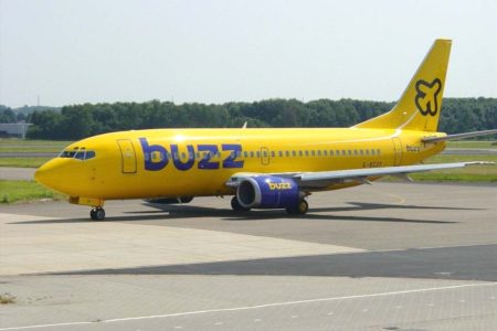 Boeing 737-300 de la Buzz original con la úlima decoración que lució esta aerolínea low cost de KLM.