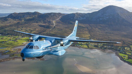 Uno de los dos CASA CN-235 irlandeses, Cada uno acumula ya más de 20.000 horas de vuelo.