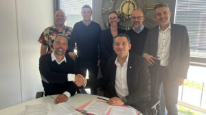 Firma del acuerdo entre CT Engineerin ySkyincap.