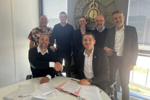 Firma del acuerdo entre CT Engineerin ySkyincap.