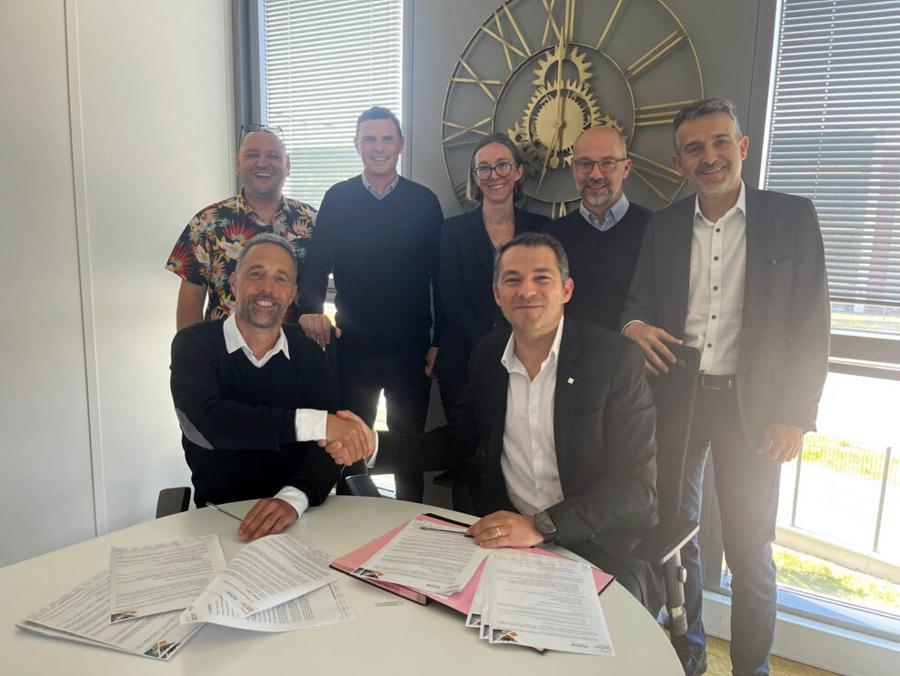Firma del acuerdo entre CT Engineerin ySkyincap.