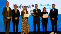 Fernando Corominas, director de Personas y Cultura de CT, al centro, con las empresas finalistas y representantes de la Cámara de Comercio Alemana.