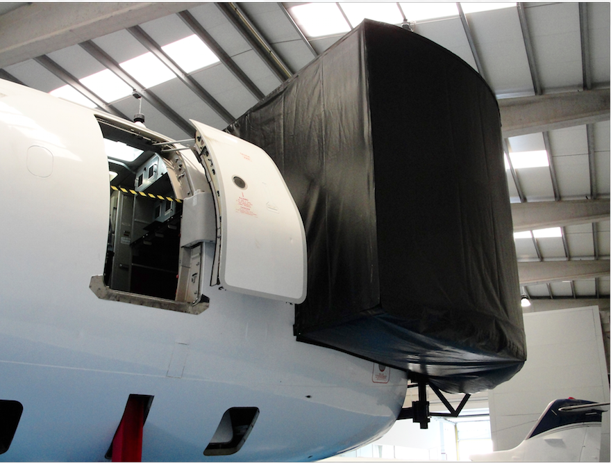 Simulador de vuelo dentro de un fuselaje real de un Airbus A320 en