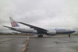 Entre las entregas de 2020 estuvo este B-777F para China Airlines, a medio decorar a la espera de que la aerolínea anuncie su nuevo nombre e imagen corporativa.