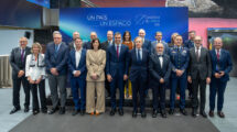 Pedro Sánchez junto a los participantes en el III Congreso del Espacio.