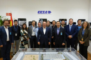 Representantes de CESA y de ITP Aero tras la firma del contrato.
