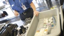 Aena se suma a la lista de gestores aeroportuarios que están eliminando la necesidad de sacar líquidos y equipos electrónicos en los controles del aeropuerto.